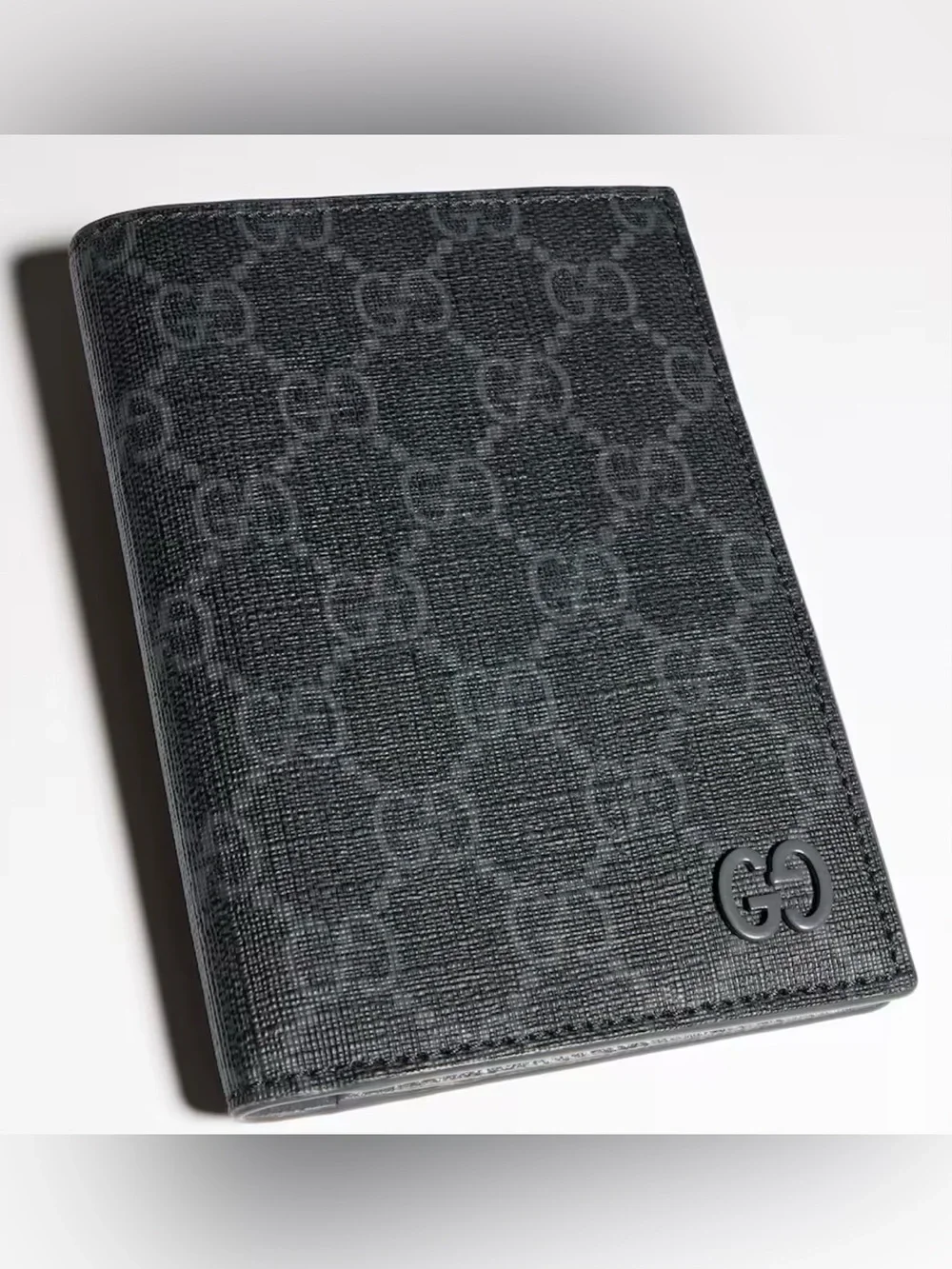 Gucci AUTHENTIC GG Supreme Passport Cover case NEW